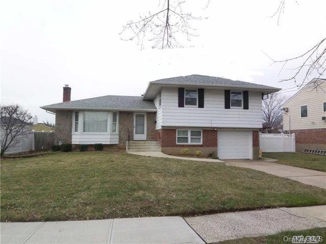 Feautures. Updated Windows, Oak Floors, . Updated Kitchen And Bath. Huge Yard