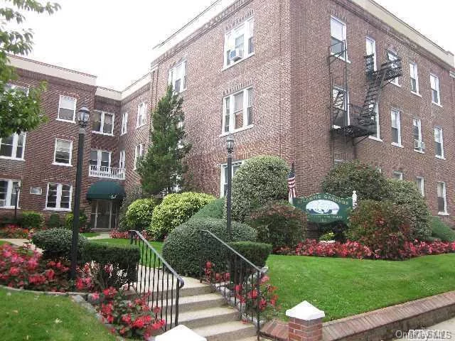 Sunny, Spacious & Oversized Apartment. Hardwood Floors, French Doors, Large Eat-In-Kitchen. Plenty Of Counter Space And Cabinets. Near 2 Lirr Stations And Shops. Parking Available For $75.00 Per Month. Gym, Laundry, Storage And Bike Rack. Town Pool.