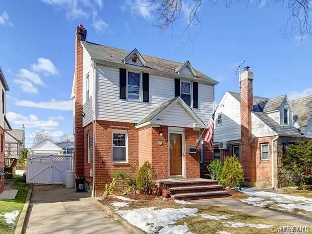 3 Bedroom, 1.5 Bath, Living Room, Dining Room, Kitchen, Den/Family Room. Finished Basement.