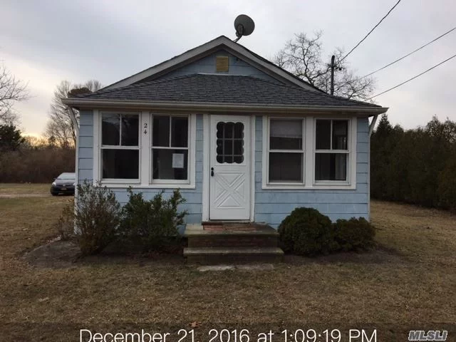 This Home Has Tons Of Natural Light From The Many South Facing Windows. Located In A Active Residential Community Or Great For That Summer Get Away, Close To The Ocean Beaches, Restaurants, And Farms With Mature Trees. Has Tons Of Natural Light From The Many Windows.