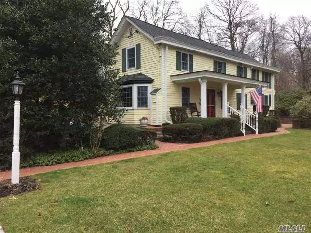 Completely Renovated And Decorated To The 9&rsquo;S. Sunny Colonial With 3 Bedrooms. Close To Town And Shopping, Train And Restaurants. The Perfect Summer Hide Away!