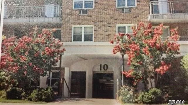 Lovely & Updated, 1.5 Baths, Lite/Brite Kitchen & Dining Area/Bdrm/Den, Parquet Flrs, Washer/Dryer On Every Floor, Sliding Doors To Terrace/Tile Flr, Maintenance Includes Indoor Pkg, Separate Storage Unit Available. Near Lirr