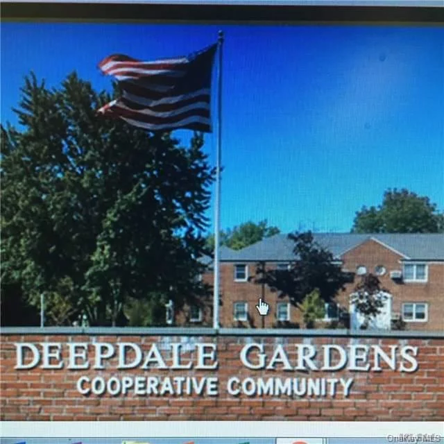 Spacious 2-3 Bedroom Unit In Deepdale Gardens, Close To All, Needs Tlc, Maintenance Includes Utilites And 24 Hr Security, School District 26, Plenty Of Parking