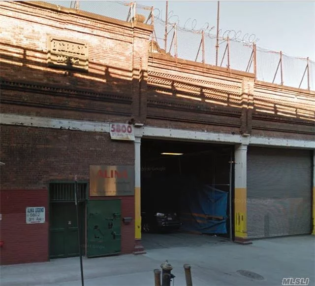 A Unique One-Story Building Warehouse Located In Brooklyn Sunset Park Area. Drive-In And High Ceiling Has 2, 000 Sf - 15, 000 Sf. Air Conditioned Office And Two Heavy Power Duty 40 Ft Wide Loading Dock.