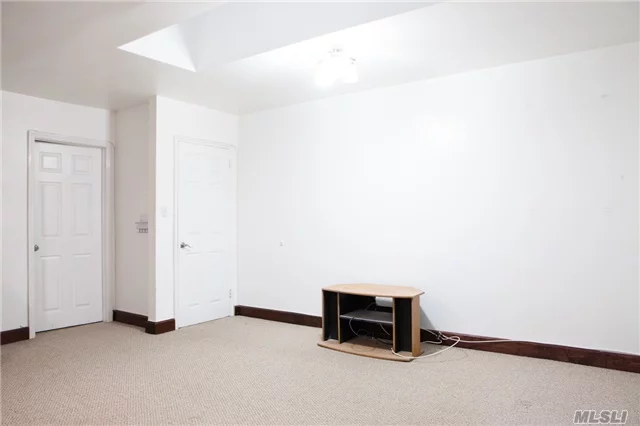 Perfect 3 Bedroom Apartment In A Convenient Location, Close To Lirr And Major Highways. Well Maintained Apartment With Brand New Bathroom, Ample Closet Space, And Skylight. Easy Street Parking. One Block From Northern Blvd And Minutes To Bell Blvd With Tons Of Restaurants And Shopping.