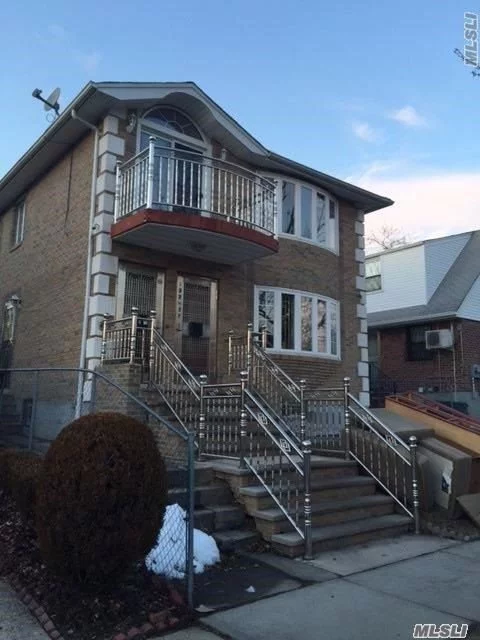 Young Building 1250 Sq Ft On 2/F , 3 Bedrooms 2 Baths, Hardwood Floor Convenient To All Near Supermarket Restaurant, Park