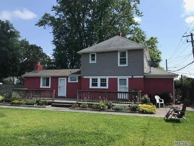 Opportunity 2 Family. 3/4 Br, 2 Bath, 2 Living Rooms, 2 Dr&rsquo;s, Full Basement, Large Fully Fenced Private Yard. Close To Rail Road And Major Highways.