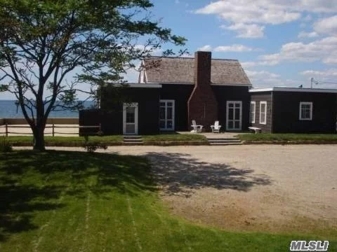 Quiet Bycolic Setting Of Beach House/Cottage Overlooking Long Island Sound. The Peaceful And Quiet Enjoyment Of The Sun, Wind And Water!