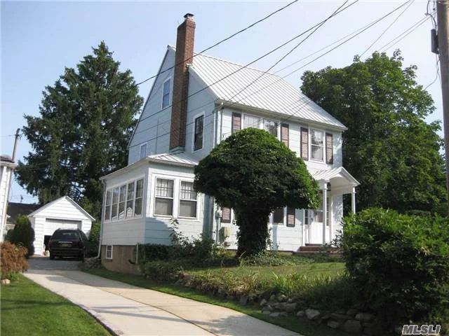 Whole House Rental On 80X100 Property, Manhasset Schools, Walk To Town, Train, Bus, Library & King Kullen Shopping Ctr ...Lg Backyard