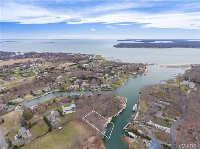 Shy Half Acre Waterfront Lot With A Deep Water Dock, New Bulk Heading And Stone Patio. Access To Gardiner&rsquo;s Bay.