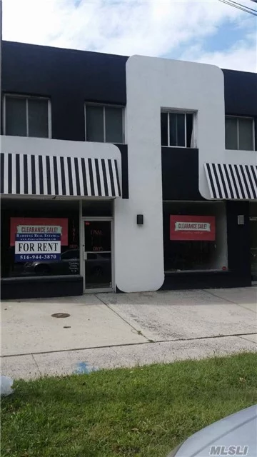 Store Front. Flexible Use Space, 1250Sq. Ft. Plus Full, Store Front. Flexible Use Space. Store Front Windows On Busy Port Washington Blvd. Parking For 4 Cars. Full, Dry Basement W/Rest Room. Great Space For Therapist, Consultants, Chiropractor.....Flexible Lease Terms.