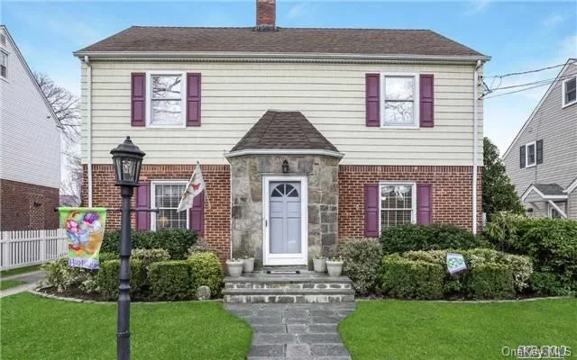 Fully Available - Come & See This Picture Perfect Village Colonial Conveniently Located Near Covert Ave Shops & Eateries. Circular Layout On 1st Flr Features Livi Rm W/Gas Fp, Frml Din Rm, Granite Eik, 1/2 Bath & A 16 X 16 Ft Fam Rm W/2 Skylghts & Sliders To Patio & Yard. The 2nd Flr Offers A Mstr Bdrm W/Updated Bath + 2 Bdrms & Hall Bath W/Jetted Tub.