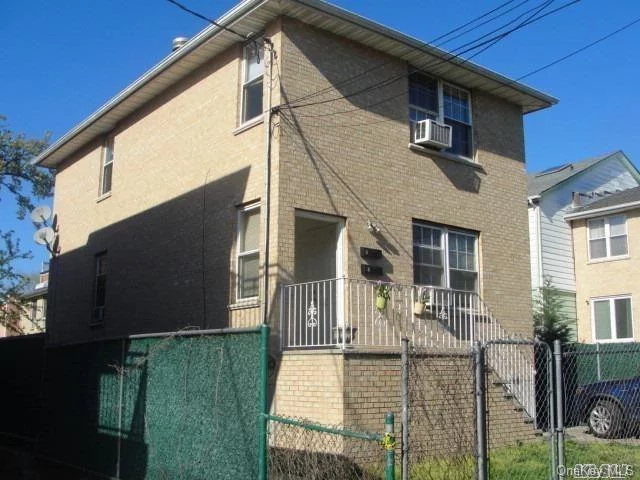 Quiet Treelined Street. Convenient To Everything.....2 Seperate Gas Boilers. House Built In 2002