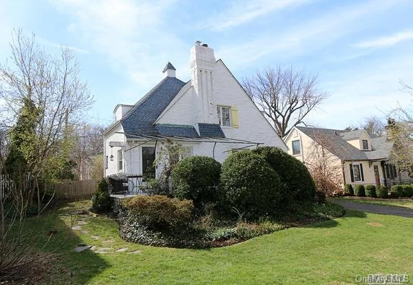 North Strathmore French Cottage On Beautiful Interior Road In This Prestigious Community, Lr/Fpl Fdr - Eik Powder Room 3 Bedrooms 1 Full Bath. Great Convenient Location To Town And Lirr Station.