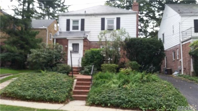 Lovely Three Bedroom Colonial With Oak Floors, Living Room With Fireplace, Washer/Dryer In Basement, Pull Down Attic For Storage, And 1 Car Garage W/Opener. All New Windows. Great Neck South Schools. Lakeville Elementary. In Gn Park District With Tennis, Pool, Ice-Skating, Boating And Parks.