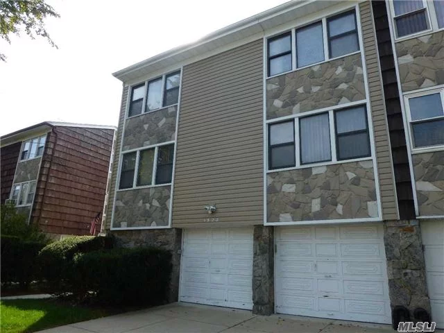 Split Level, Boost 4 Bedrooms, 2.5 Baths, Full Finished Ground Level Basement With Door To Backyard. Washer& Dryer. Q-44 To Flushing, Main St. & Train. Target, Bj&rsquo;s, Supermarket Just A Few Blocks Away