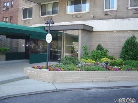 Lux Hi-Rise 1 Bedroom With Rare Terrace. Only 2 Blocks To Express Subway. Maintenance Includes All Utilities.