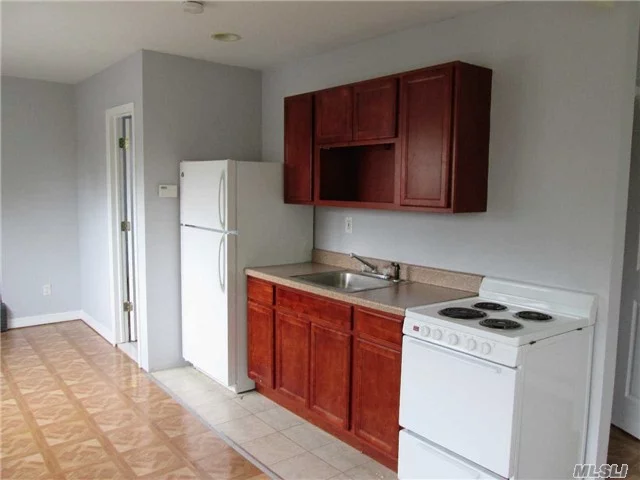 Nice 2 Br Apartment Nicely Updated With Office, Kitchen And Living Room.