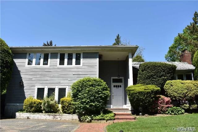 A Beautiful Exp Split House On Very Large Property. Huge Living Room, Fire Place. Updated Bath W/Marble, Jacuzzi, Gym W/Steam Room. Ig Pool. Wired Internet Cable In Each Room. Walking To Lirr Train, Perfect For Nyc Commuters. Near Store, School & Church. Spacious Hi Ceiling Den. Balcony. Huge Media Rom. 200Amp.