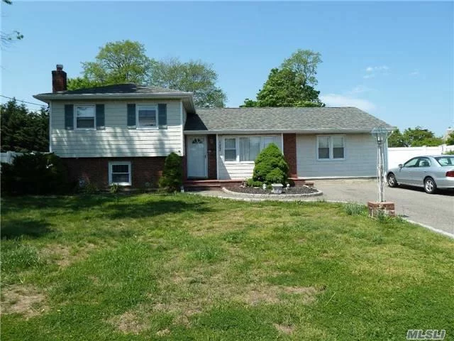 Side To Side Split On A 90X127 Lot. This Home Has A Crawl Space, Fencing, Trex Deck, 200Amp Elec., Igs And 2278 Sq. Ft.