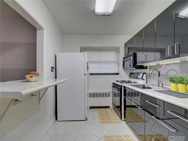 Beautiful, Bright, Updated, Move In Ready 2 Bedroom Unit. Convenient To Express Buses To Manhattan In 45 Mins(Near Alley Pond & Cunningham Park). Washer, Dryer Allowed In The Unit, Personal Outdoor Bbq Area, Pet Friendly, Parking, No Flip Tax, Don&rsquo;t Miss This One!