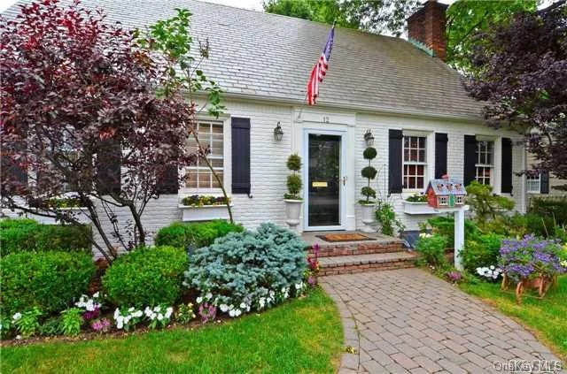 This Delightful Traditional Home Sits On A Quiet Street Filled With Sunshine. The Beautifully Renovated Kitchen Was Done With Craftsmanship And Style. Den, Master Suite And Bath Reflect A Mood Of Quality And Delight. Large Tranquil Backyard With Flat Property. Room For Car Port. Come Discover This Charm! Membership To East Hills Park And Pool.