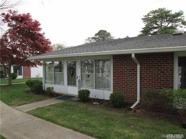 Nice 2 Br Greenbriar Corner Unit!!