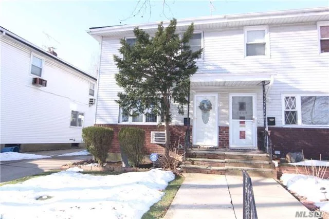 Whole House Rental In Immaculate Condition. Perfect For A Small Family. Located In A Nice Area Of Bayside Zoned To Ps 46 And Ms74. Close To Alley Pond Park And Shops And Restaurants On Springfield Blvd.