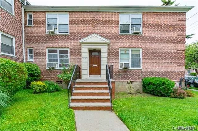 Nicely Kept 1 Bedroom 1 Bathroom Co-Op. Beautiful Hardwood Floors, Updated Kitchen With Granite Counters, Quiet Complex. Close To All! Won&rsquo;t Last! Don&rsquo;t Miss Out On This Fantastic Opportunity!