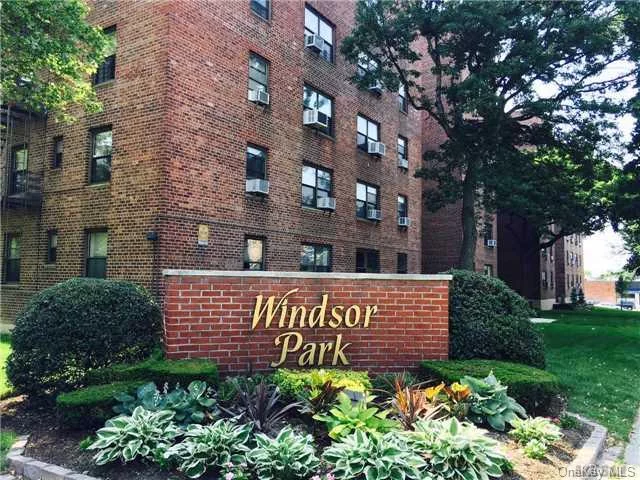 Large Top Floor 1 Br Unit/No One Above. Excellent Condition. Excellent Community With In Ground Pool & Professional Tennis Court, Playground. Close To Shops & Transportation. Walking Distance To Express Bus. Parking Spot Available. Prime Bayside Location!