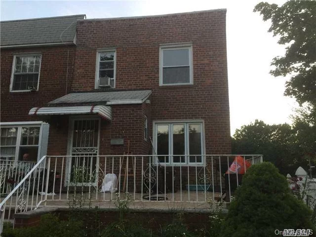 Nice Whole House Rental In Bayside. 1st Floor: Extra Large Living Room, Formal Dining Room, Kitchen, 1/2 Bath; 2nd Floor: 3 Bedrooms And Full Bath; Bus: Q30 & Q27. School District #26 (Ps162, Jhs74, Francis Lewis High School). Must See.