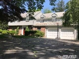 Classic Colonial In The Heart Of Munsey Park With Bright And Spacious Layout On .28 Acres. Gracious Entertaining Rooms Include Living Room W/Fp, Fdr, Eik, Family Room And Charming Screened In Porch Overlooking Lush Private Property.