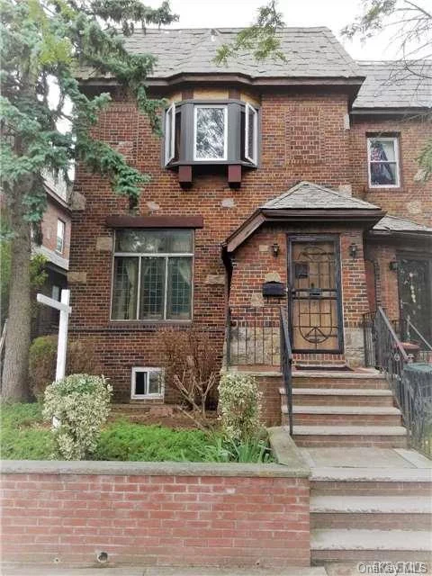 Beautiful English Tudor East, Southern Expose Corner.Walk To Lirr Se-Attached. 3 Beds, 2 1/2 Baths, Finished Basement. Living Room With Fireplace. Eik . Den. Wood Fire Pl.Insert, 1 Sml Bed Rm By Kitchen, 1 Dett Garage.