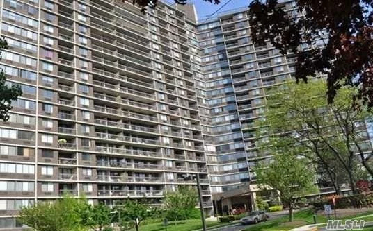 Luxury High Rise, Large One Bedroom With Terrace, Water And Bridge Views, Pergo Floors, Large Closets,  24 Hour Doorman, Health Club And Parking Is Available. Convenient To Shopping And Public Transportation, Buses, Lirr.