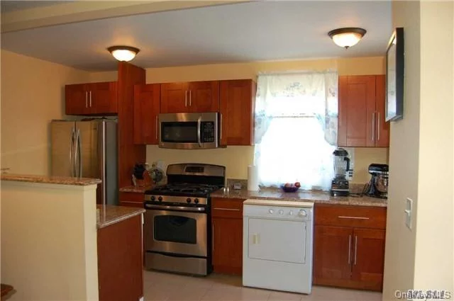 Upper Unit, Totally Renovated. New Kitchen And Bathroom.