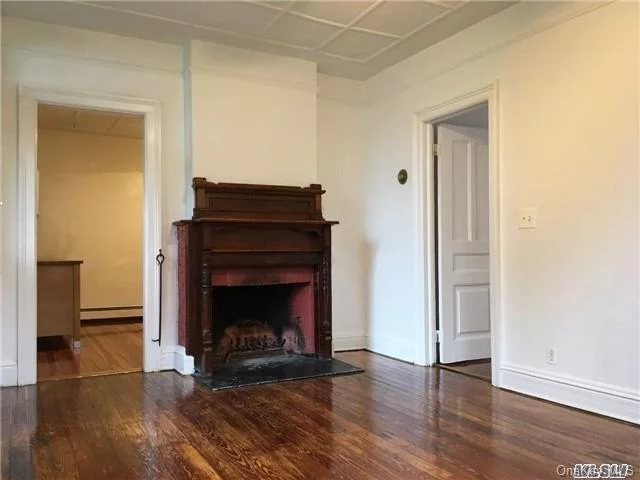 One Bedroom Apartment Centrally Located In A Quintessential Sea Cliff Home. High Ceilings And Hardwood Floors Throughout. Cozy Living Room With Wood-Burning Fire Place, Eat-In- Kitchen With Ample Cabinets And Dishwasher, Large Closets, Full Bath With Clawfoot Tub And Private Outdoor Space. Shared Laundry In Home.