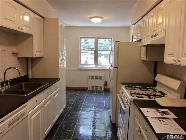 Beautiful 2Brs Apt W/Parking In Desired Bayside Location. Excellent Condition! New Stove, New Finished Hardwood Floor, Fresh Painting! Walk To Q27 & Lirr Station. Water & Heat Are Included! Best School District #26 (P.S. 162, M.S.158, Francis Lewis H.S.)