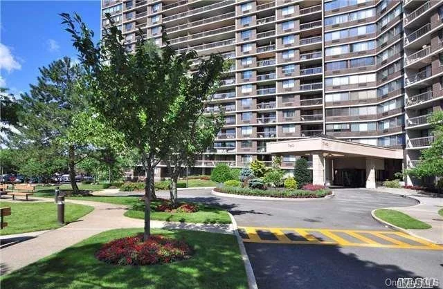 Renovated Spacious Jr. 4, 1 Br W/Fdr, Laundry On Every Floor, Fabulous Bay Club Gared Community; 24 Hr Security/Concierge, High Rise Luxury; Year Round Sweim And Fitness Center; Indoor Parking; Free Tennis Club; Underground Stores