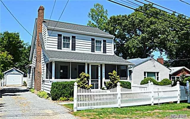 Updated Charming Colonial Nestled On Manicured Property With White Fence In Quite Location. Walking Distance To Creek. Bright & Light W/Gourmet Eik W/Ss Appliances, Gas Cooking, Sile Stone & Top Of The Line Cabinets. Fdr W/French Doors To Pavers Patio, Huge Mbr Can Be 2 Brs, Bath W/Designers Delight Tiles. Anderson Windows, 200 Amps, Hi Hats, Hw Flrs, Granny Screened Porch.