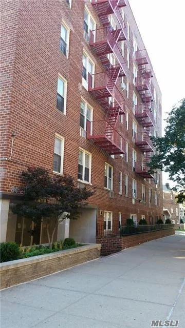 Beautiful Studio Apartment In Hot Location Of Elmhurst. Close To Queens Blvd. Decent Size And Well Maintained.