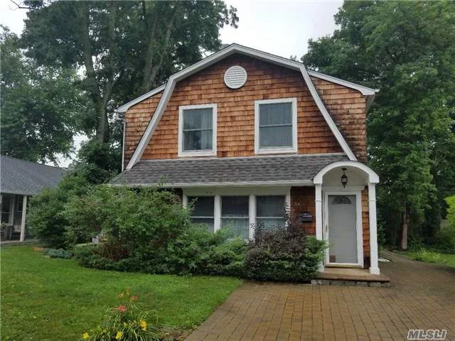 2 Bdrm, 1.5 Bath Duplex Near Water. Kitchen Opens To Living Rm/Dining Room Combo. Powder Room, Laundry On First Floor. Open Floor Plan, Cac. Close To Beach, Pool, Tennis, Shops, Worship, Bus To Lirr. 1 Parking Spot In Driveway.