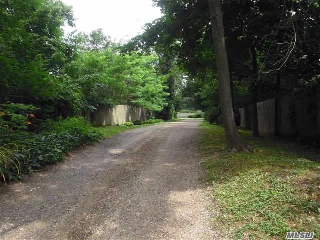 Beautiful 3 Bedroom Cottage Nestled On A Private Farm Surrounded Purely With Nature.