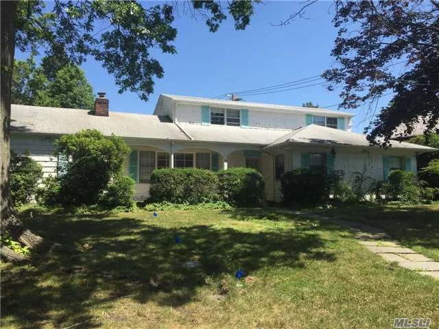 Completely Flat Piece Of Property On Almost A Half Acre. Conveniently Located In Flower Hill Manhasset With Munsey Park Elementary Schools. This Property Is 2372Sqft And Can Be Easily Renovated Or Plenty Of Room To Create A New Construction Home.