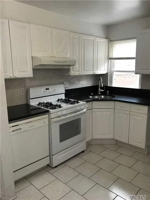 Sunny Bright Apartment In Quiet Area Of Bayside. Total Three Bedrooms, One Living Room, Two Bathrooms, Hardwood Floor Through Out The Apartment. Tenant Only Pays Electricity