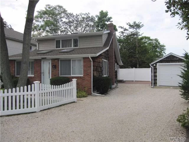 Bright & Charming, 3 Bedroom, Move In Ready Cottage! Home Interior Freshly Painted, New Appliances, Full Use Of Detached Garage. Beach Rights! Near Village, Restaurants & Park.