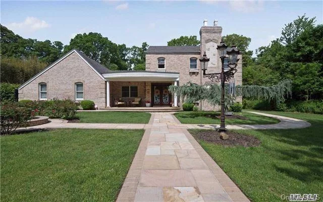 Mason&rsquo;s Own Masterpiece. Brick Veneer Frnt W/Architectural Chimney, Crab Orchard Stone Walkway. Custom Entrances, Igp W/Waterfall, Custom Kitchen, 60 Ft Waterfall, One Of A Kind Home.