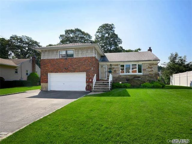 Welcome To This Beautifully Renovated Split In The Heart Of Historic Glen Cove. A Gorgeous, Expanded Granite Kitchen, Gleaming Hardwood Floors, Private Yard And Cul-De-Sac Location Make This Home The Perfect Choice. Located Just Minutes From The Anticipated Grandeur Of The Revitalized Waterfront, Glen Cove Beaches, Parks And Ferry To Nyc, This Home Will Not Last.