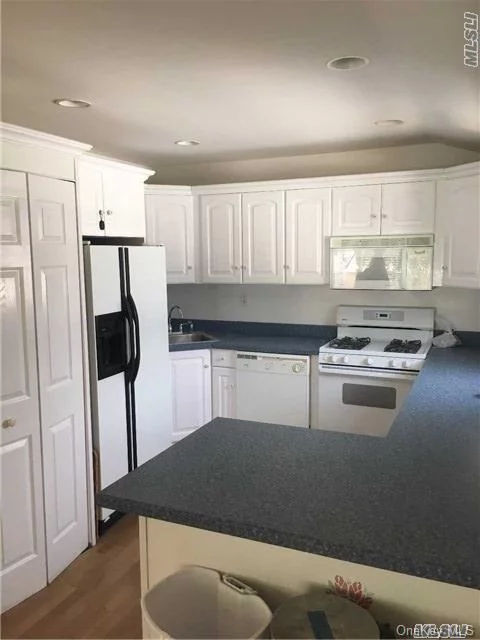 Spacious 2 Bedroom Apartment In Excellent Condition. Freshly Painted, Lovely Hardwood Floors. All Utilities Included. Convenient To Shopping & Transportation.