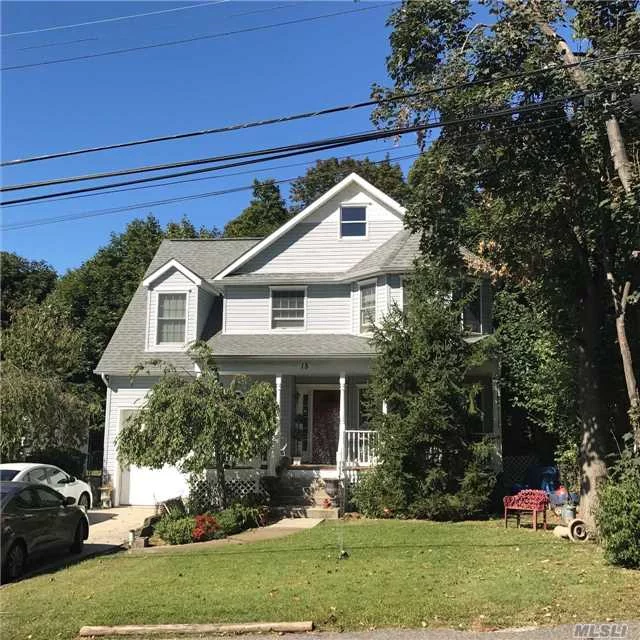 Home Has Everything For Todays Busy Lifestyle. Relax On Beautiful Porch,  Quiet Private Street W Beach And Mooring Rights In Mill Neck Creek, Restaurants, Parks Nearby. Laundry On Second Floor. Gas Heat. Lawn Care Included. Locust Valley Schools, Landlord Will Consider The Perfect Pet With Extra Security. Available Nov 15, 2017. Tenant Pays Fee.