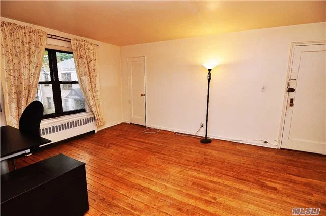 Top Floor Of 2 Story Building. This Apartment Features An Updated Kitchen And Bath And Is Located Minutes From The Lirr, Shopping, And The Pool Club. Lovely Garden Style Community! Also Accepts (1) Dog. 1 Indoor Garage Is Included